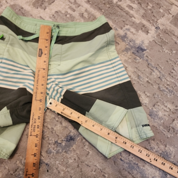 Patagonia Boys 16 board shorts green blue stripe - Picture 10 of 16